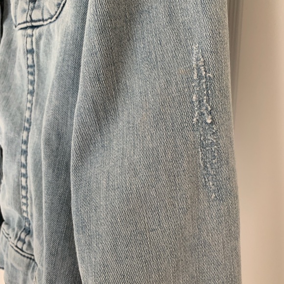 Kut from the Kloth Women’s Distressed Classic Denim Jacket Light Wash Size Small - Picture 10 of 15